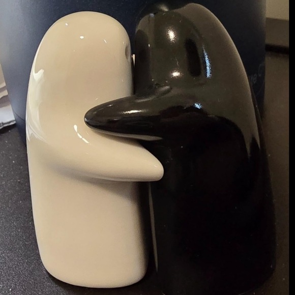 Halloween black and white hugging ghost salt and pepper shaker - Picture 3 of 5